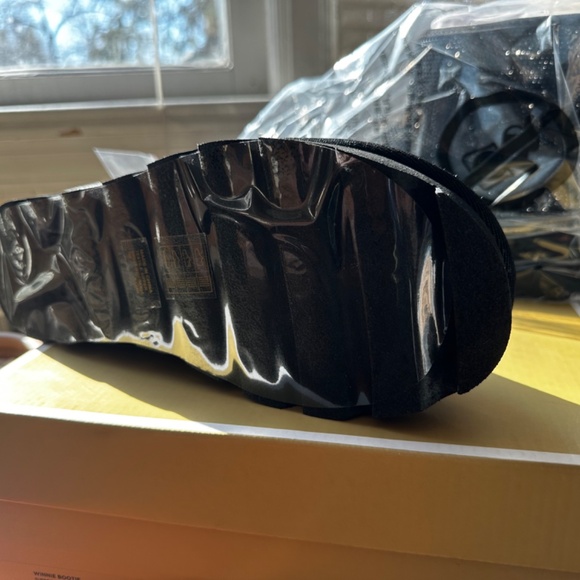 BRAND NEW MICHAEL KORS "WINNIE BOOTIE". BLACK - SIZE 7M - Picture 3 of 5